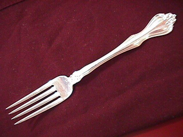 STERLING WESTMORELAND GEORGE & MARTHA WASHINGTON DINNER FORK