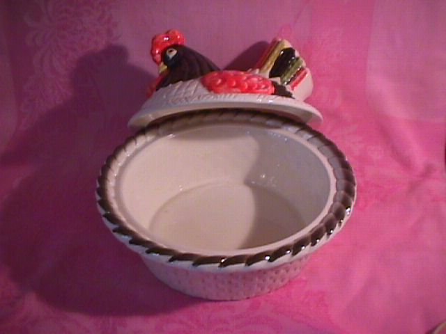 Metlox-Red Rooster -Large Hen Covered Casserole