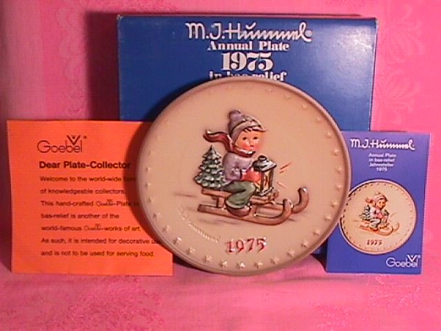 Hummel Annual Christmas Plate-1975 Mint W/Box