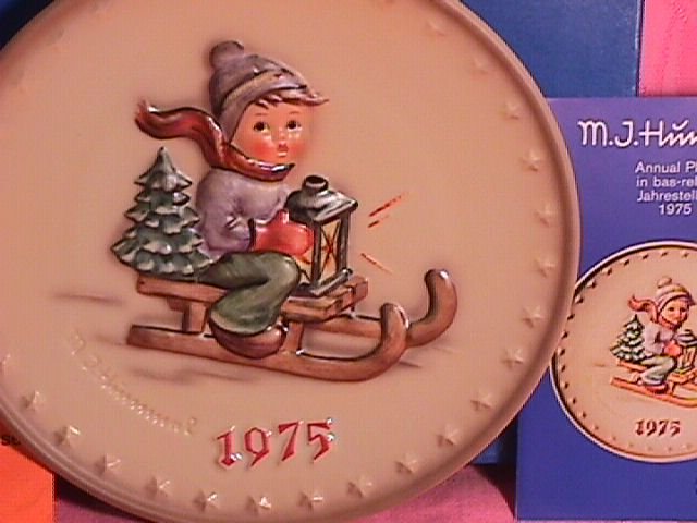 Hummel Annual Christmas Plate-1975 Mint W/Box