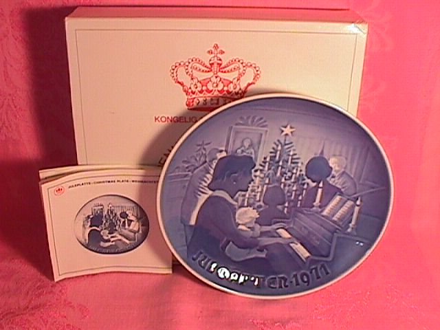 Bing & Grondahl Christmas Plate 1971-Christmas At Home