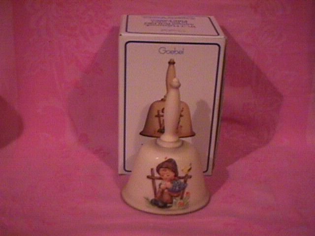 Hummel Annual Bell=1982= 5th Edition: She Loves Me, She Loves Me Not