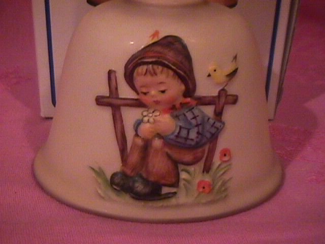 Hummel Annual Bell=1982= 5th Edition: She Loves Me, She Loves Me Not
