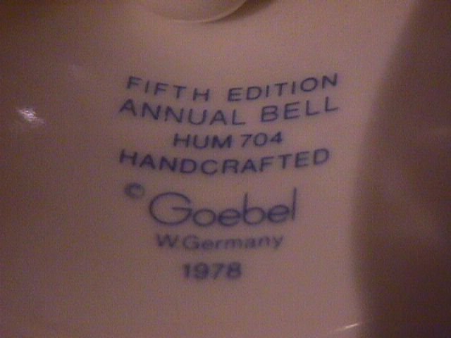 Hummel Annual Bell=1982= 5th Edition: She Loves Me, She Loves Me Not