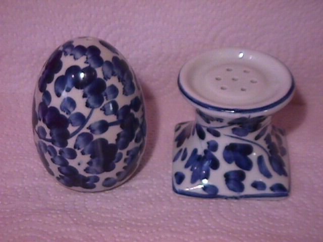 Delft Blue Type Salt & Pepper Shaker