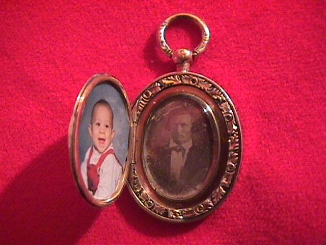 1840 Engine Turned Gold Ladies Locket