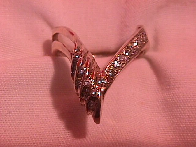 14 K Solid Gold Retro (V) Shape Diamond Ring