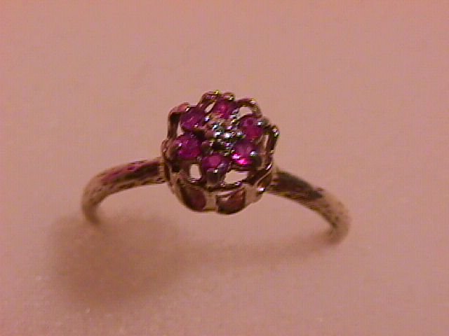 Antique 10K Solid Yellow Gold & Ruby Ladies Ring