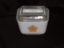 Pyrex Butterfly Gold Refrigerator Dish