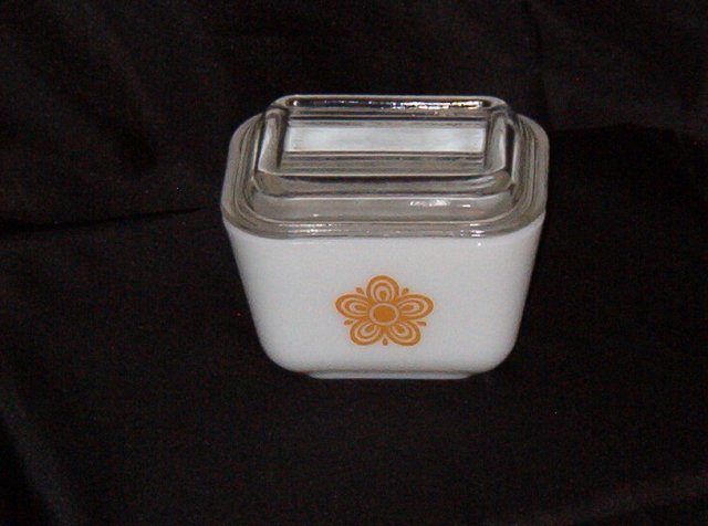 Pyrex Butterfly Gold Refrigerator Dish