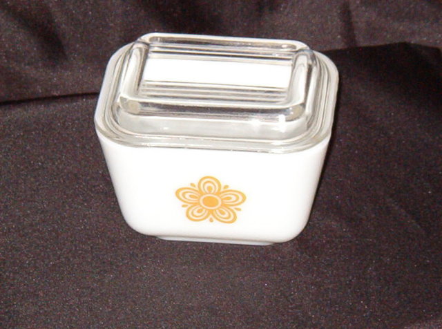 Pyrex Butterfly Gold Refrigerator Dish