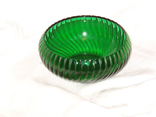 Anchor Hocking Forest Green Cupped Bowl