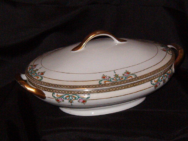 Meito Oval Covered Vegetable