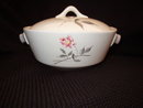 Universal Rosette Ballerina Round Covered Dish
