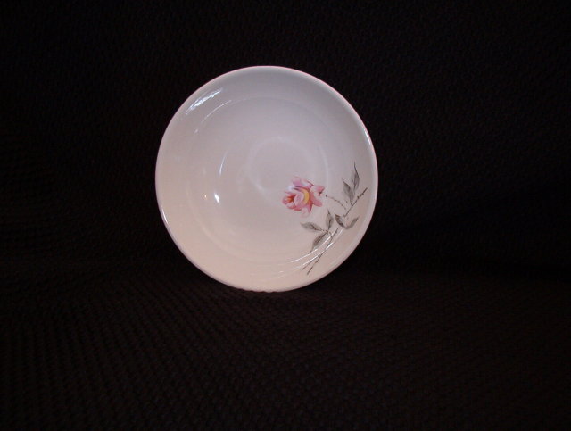 Universal Rosette Ballerina Fruit Bowl