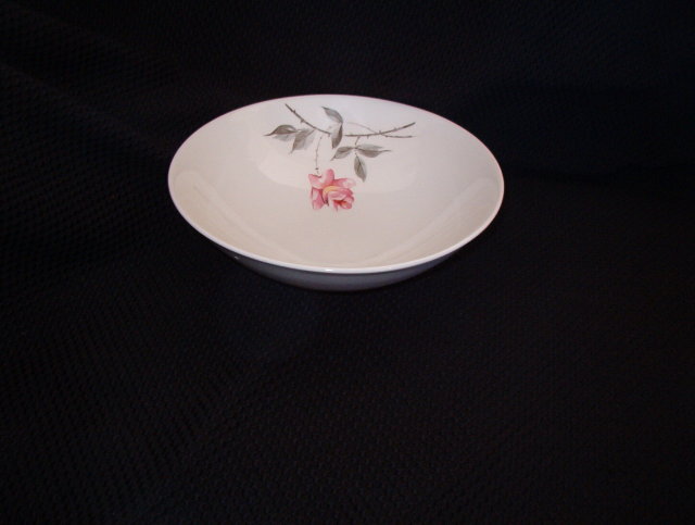 Universal Rosette Ballerina Round Bowl