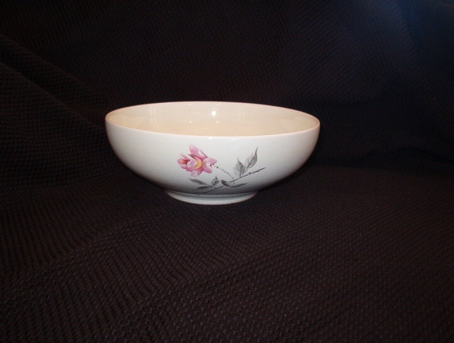 Universal Rosette Ballerina Salad Serving Bowl