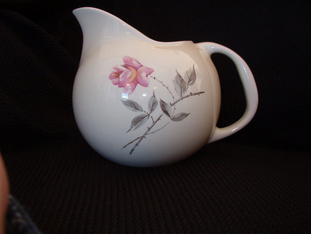 Universal Rosette Ballerina Ice Lip Pitcher