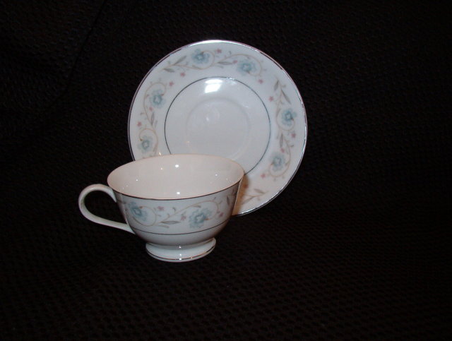 Fine China Japan English Garden Cup & Saucer