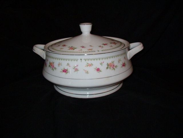 Japan China Abingdon Round Covered Vegetable