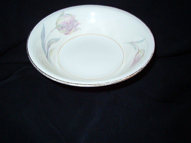 Homer Laughlin Tulip Eggshell Nautilus Fruit Bowl
