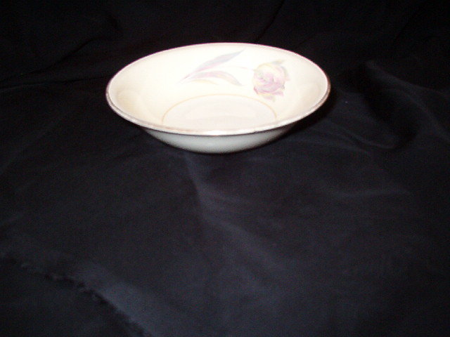 Homer Laughlin Tulip Eggshell Nautilus Fruit Bowl