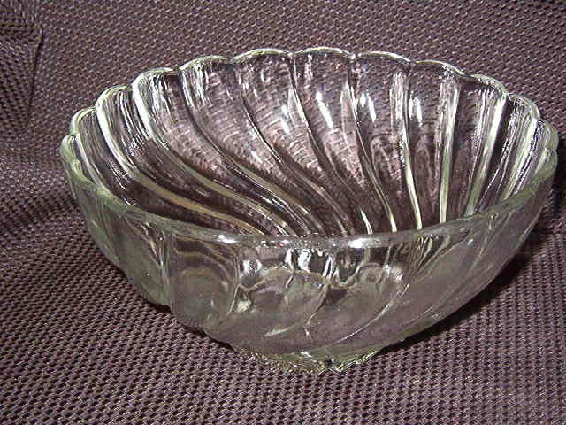 Hazel Atlas Colonial Swirl Shell Clear Punch Bowl
