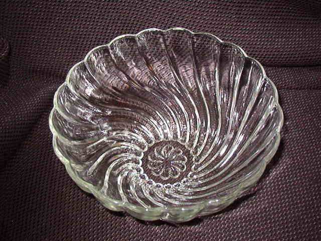 Hazel Atlas Colonial Swirl Shell Clear Punch Bowl