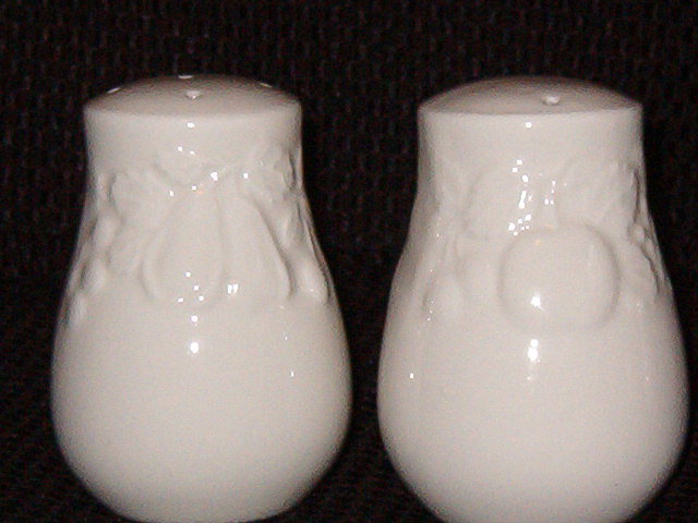Gibson Designs Fruit Salt & Pepper