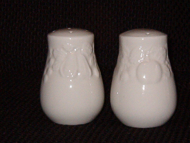Gibson Designs Fruit Salt & Pepper
