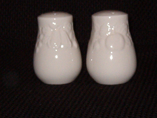 Gibson Designs Fruit Salt & Pepper