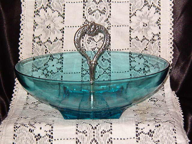 Hazel Atlas Capri Colony Bowl Center Handle