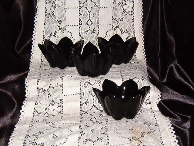 4 Black Ice Cream Dishes