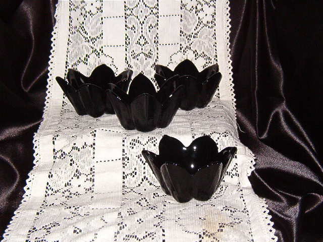 4 Black Ice Cream Dishes