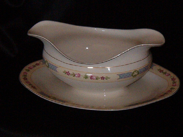 Johnson Brothers JB57 Gravy Boat w/attached underplate