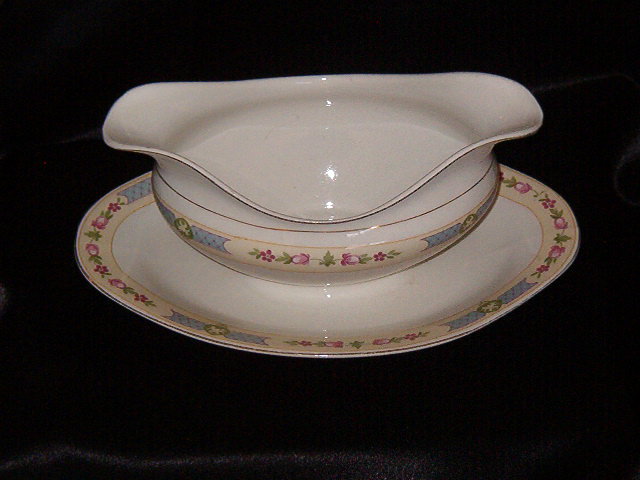 Johnson Brothers JB57 Gravy Boat w/attached underplate