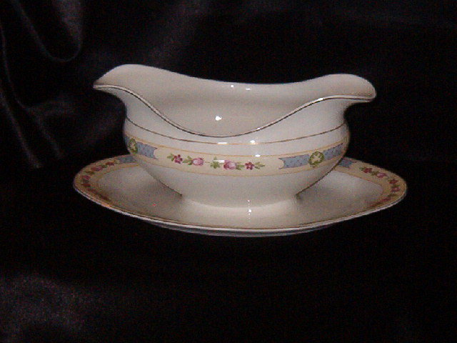 Johnson Brothers JB57 Gravy Boat w/attached underplate