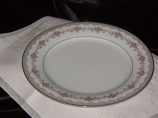 Noritake China Glenwood Dinner Plate