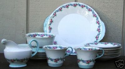 17 Pcs Vintage Aynsley Lunch/Dessert Set