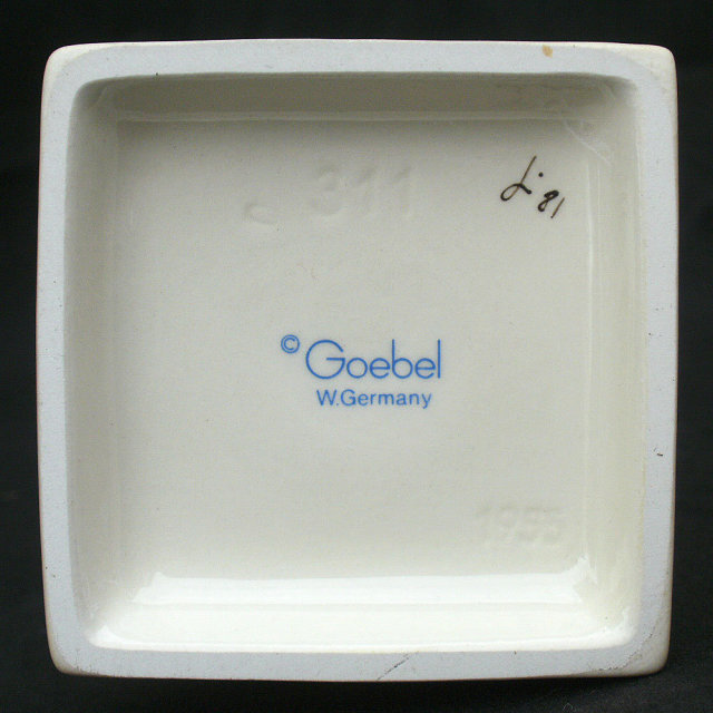 Vintage Hummel Goebel Kiss Me Girl #311 TMK6