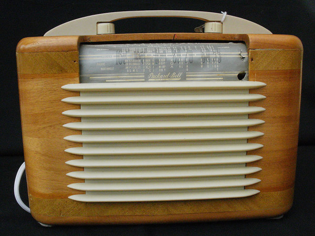 Vintage Wood Table Top Packer Bell Radio, Works Great