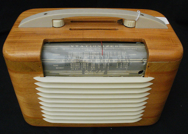 Vintage Wood Table Top Packer Bell Radio, Works Great