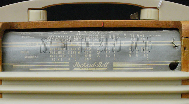 Vintage Wood Table Top Packer Bell Radio, Works Great