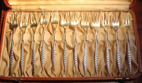 Twelve Whiting "Oval Twist" Seafood Forks