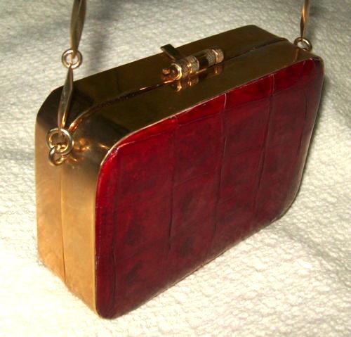 VINTAGE ALLIGATOR PURSE/RED SKIN/GOLD HARD CASE & CHAIN/1940S-50S