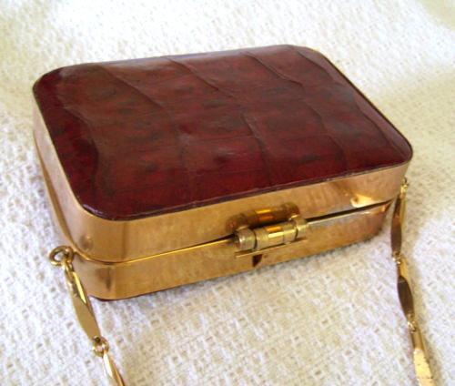VINTAGE ALLIGATOR PURSE/RED SKIN/GOLD HARD CASE & CHAIN/1940S-50S