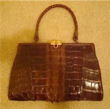 VINTAGE ALLIGATOR HANDBAG W/ SPINES, KELLY STYLE, CHANGE PURSE & MIRROR C.1950S