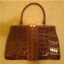 VINTAGE ALLIGATOR HANDBAG W/ SPINES, KELLY STYLE, CHANGE PURSE & MIRROR C.1950S