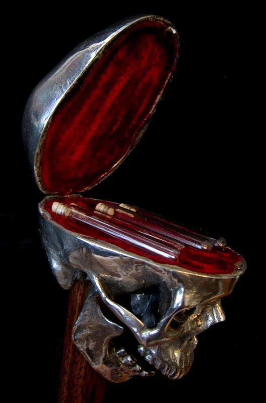 SILVER SKULL CANE/KNOBKERRIE WITH HIDDEN COMPARTMENT