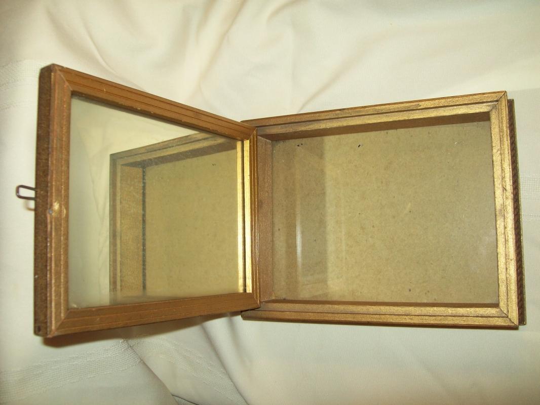 Golden Mirrored Jewel Box with Romantic Lithograph